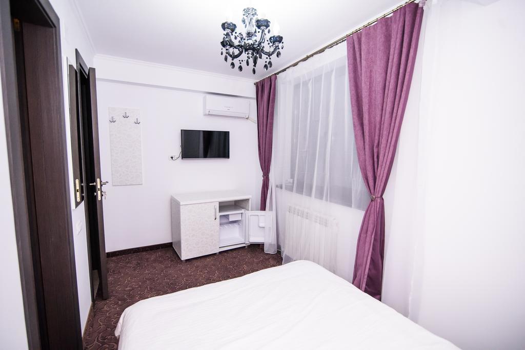 Vila Naty Hotel Năvodari Buitenkant foto